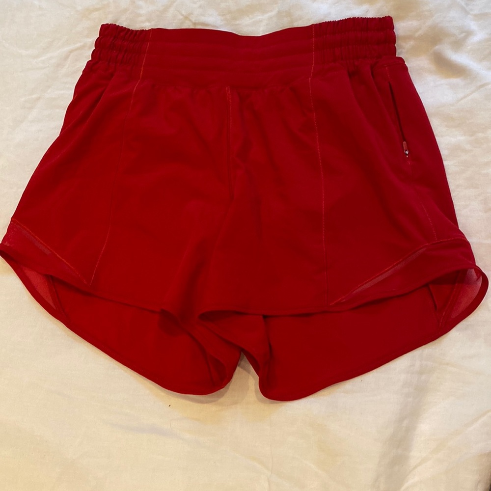 Lululemon size 6 dark red Hotty Hot High-Rise Lined Short 4"